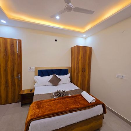 Hotel Blu Plaza Gurgáon Kültér fotó