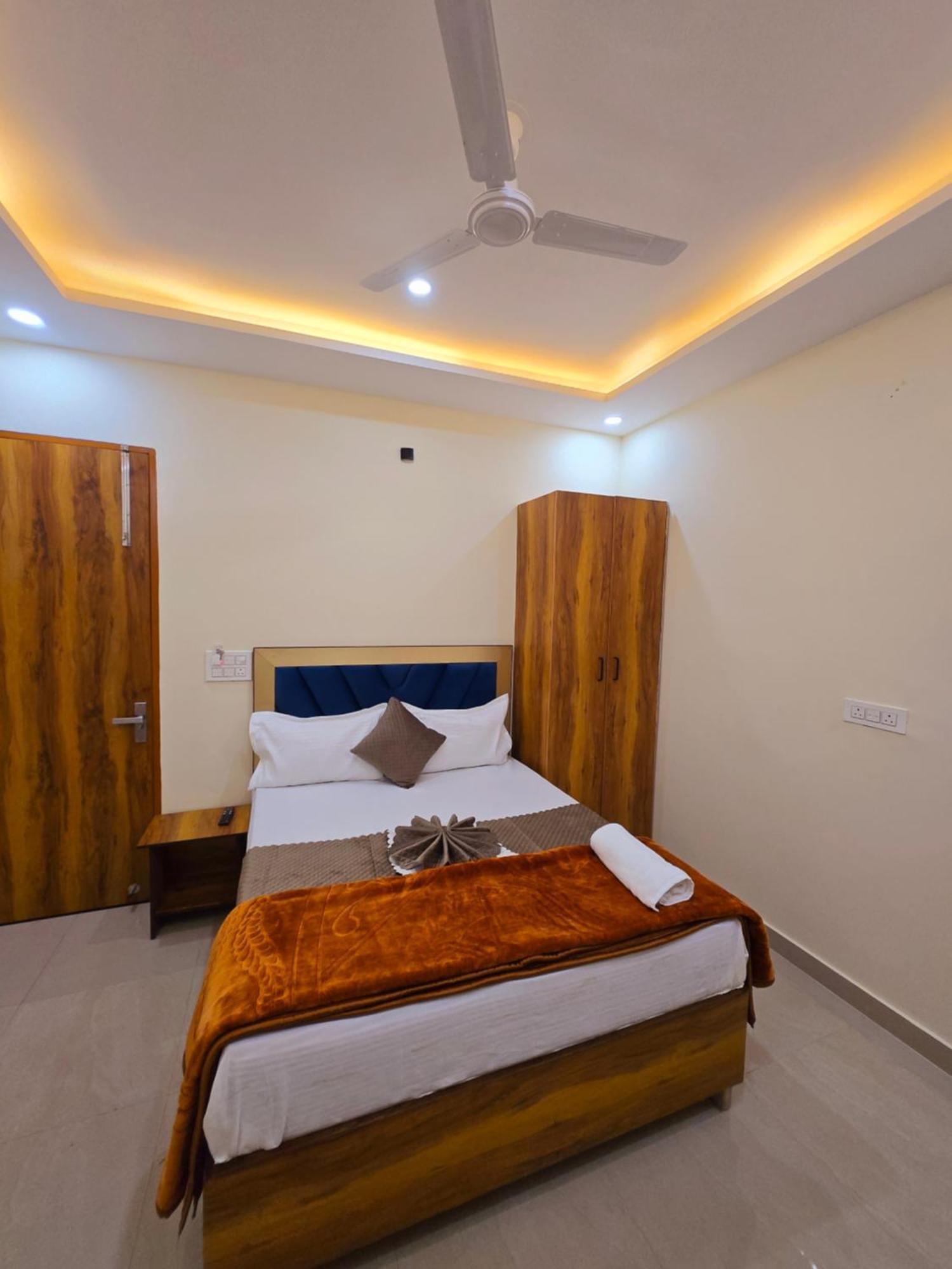 Hotel Blu Plaza Gurgáon Kültér fotó